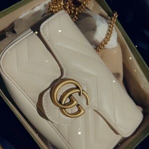 Good as new Gucci handbag! 100% authentic. Comes with original box and dust bag